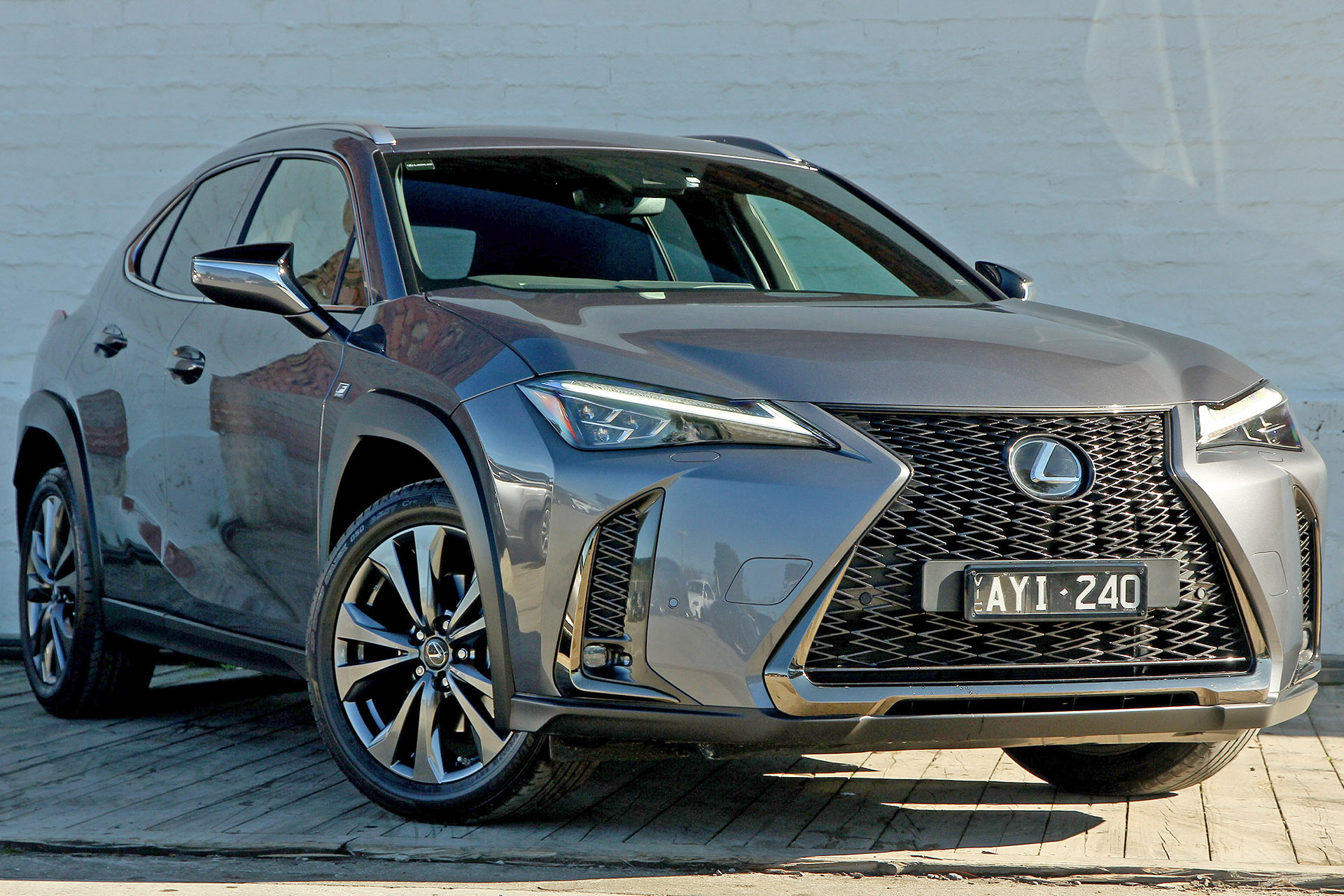 UX200 F Sport