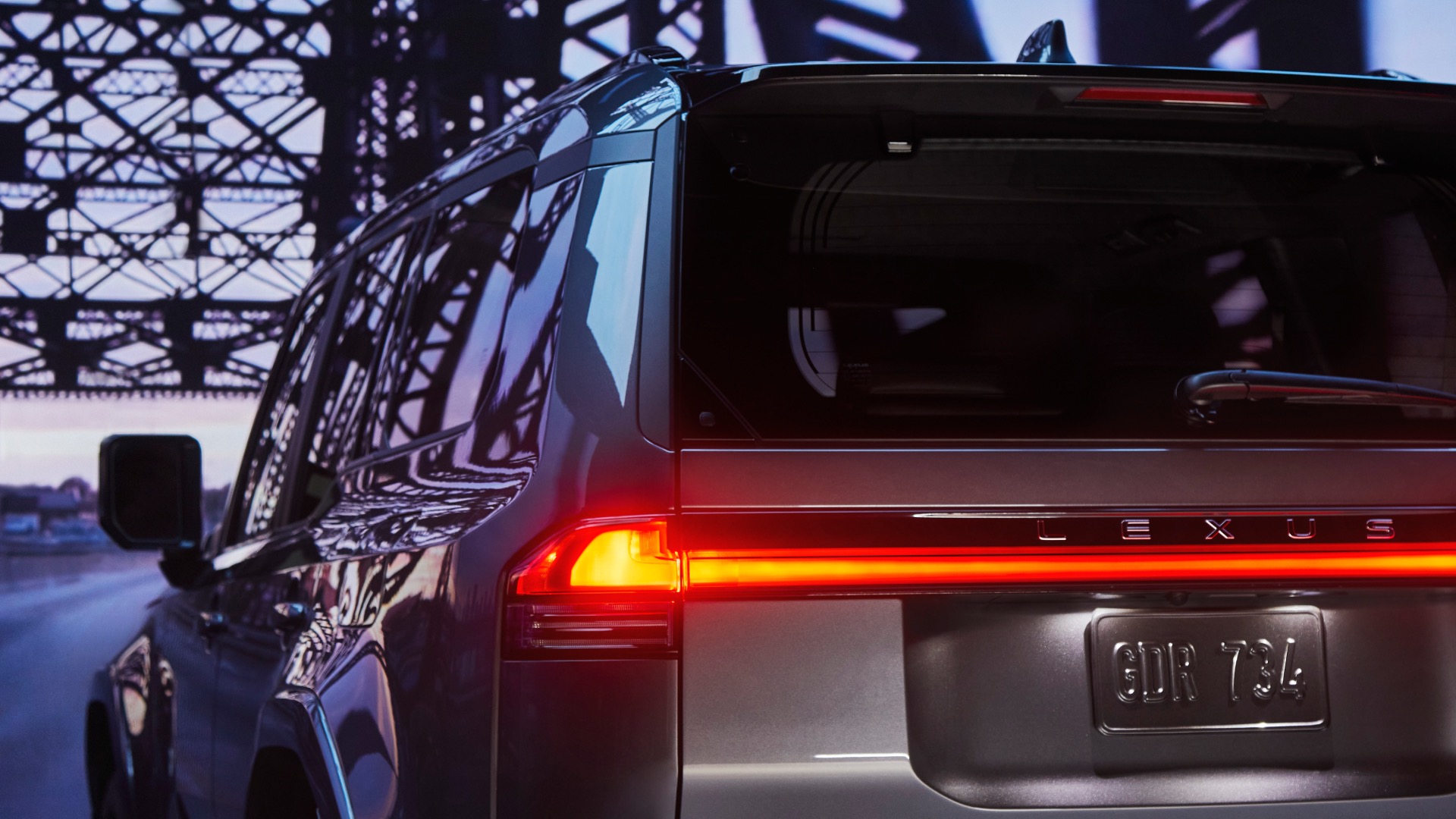 Rear taillight of the all-new Lexus GX.